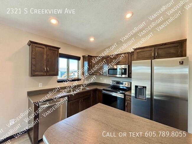 Photo - 2321 S CreekView Ave