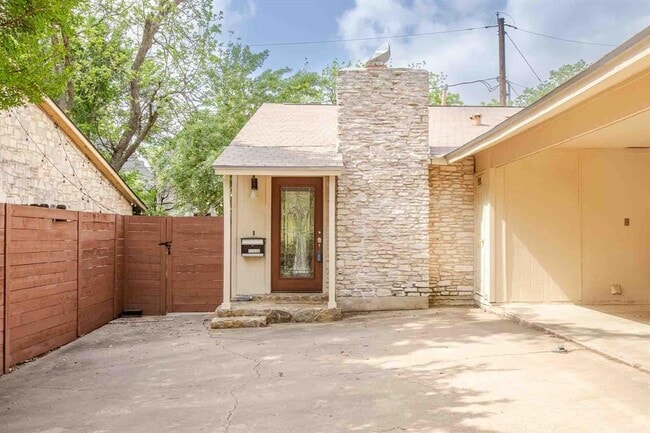 Photo - 2011 Meadowridge Dr Unit A