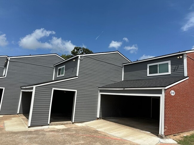Photo - 1500 Olympia Way