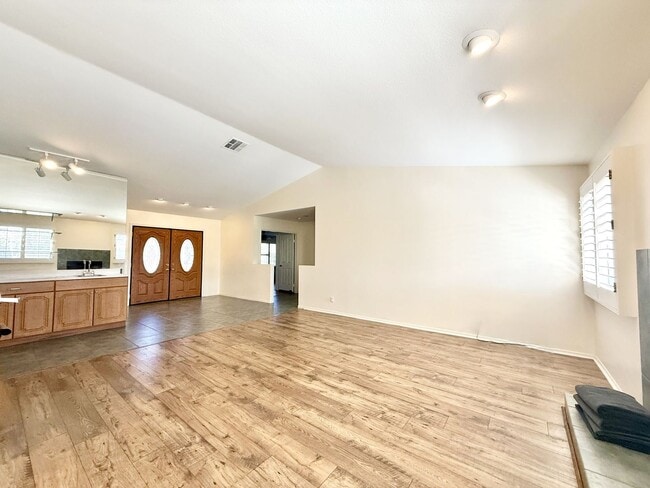 Photo - AVAILABLE NOW!! GORGEOUS 2 BEDROOM 2 BATHROOM Home in Palm Desert!