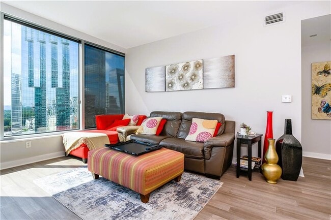 Photo - 3338 Peachtree Rd NE Unidad 2106