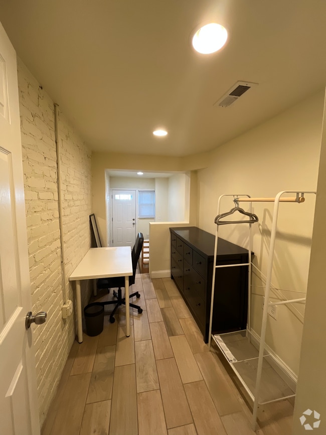 Building Photo - 1447 Parkwood Pl NW Rental