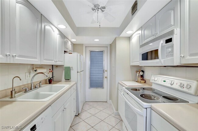 Building Photo - 1300 Gulf Shore Blvd N Unit 410 Rental
