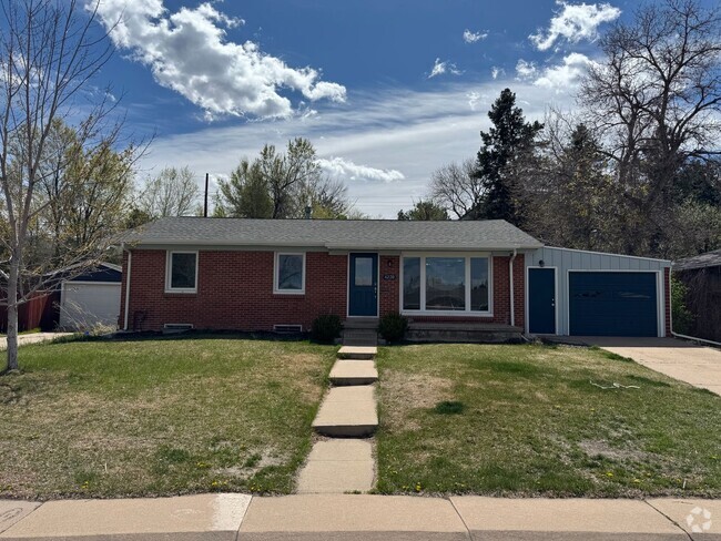 Building Photo - Updated Englewood Home
