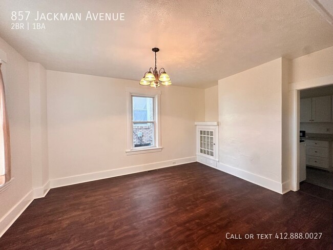 Photo - 857 Jackman Ave