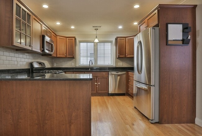Photo - 207 Renfrew St