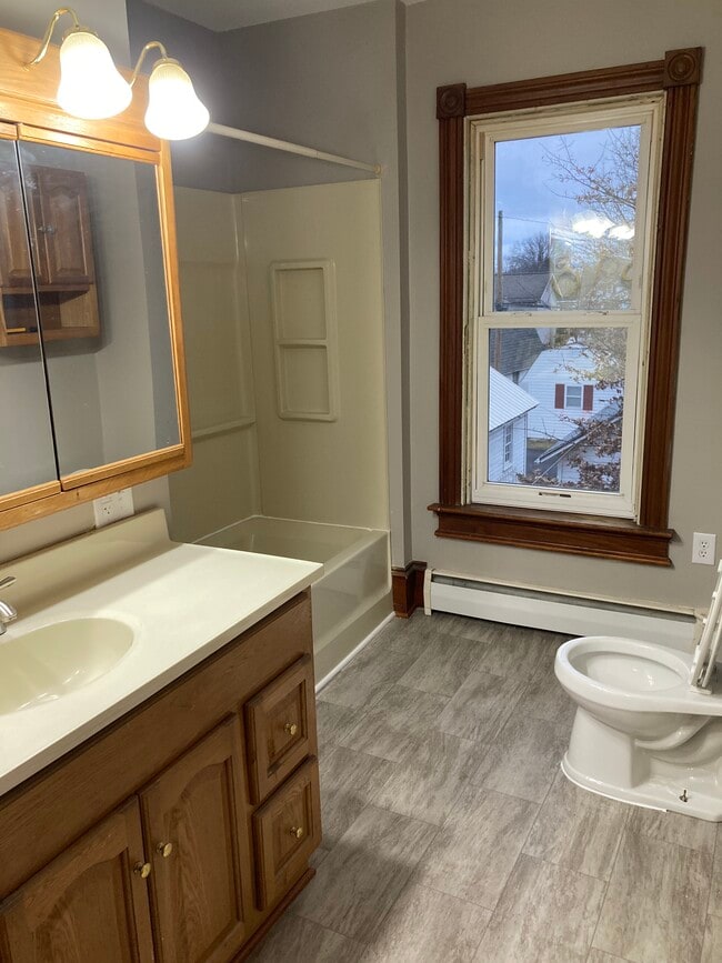 Photo - 93 E Main St