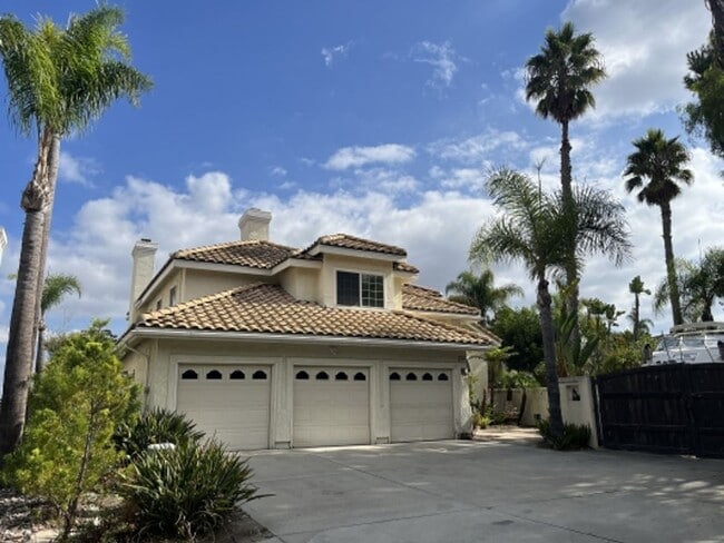 Building Photo - Stunning 4 bedroom Home with a Pool locate...