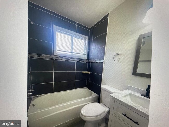 Photo - 2588 Iverson St