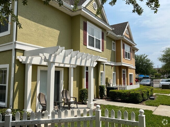 Building Photo - Fully Furnished 4 Bedroom 3 Bath Townhome ...