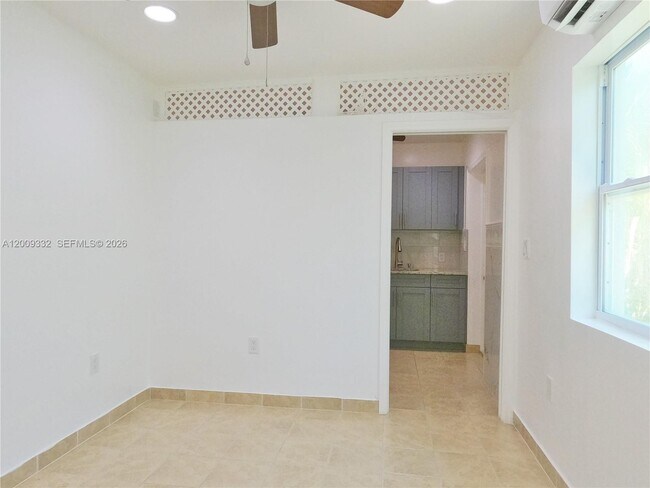 Photo - 1021 Mango Dr Unidad B