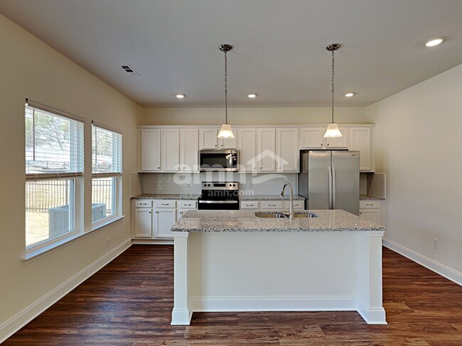 Photo - 1356 Lomond Dr