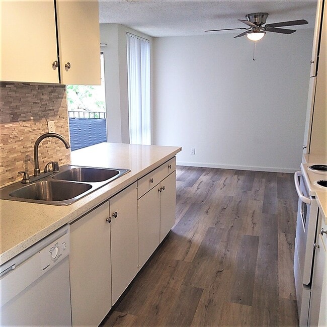 2 OR 3 BEDROOM: Kitchen/Dining Area - Summerwood Park Apartments