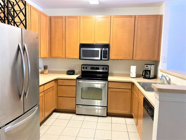 Furnished! Cozy one bedroom with large bed... - Furnished! Cozy one bedroom with large bed... Condo Unit 208