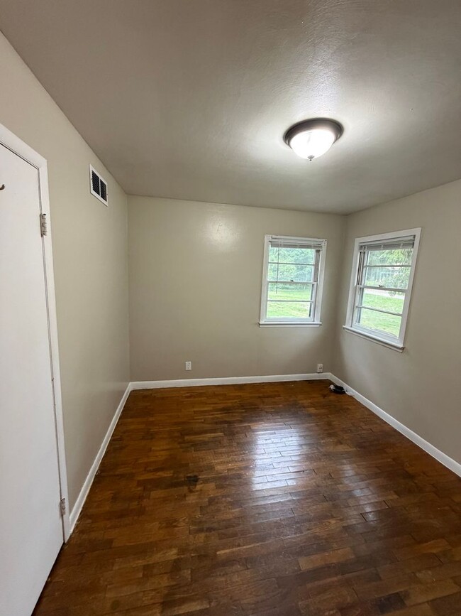 Photo - Spacious 2 Bedroom Home Holland Northside
