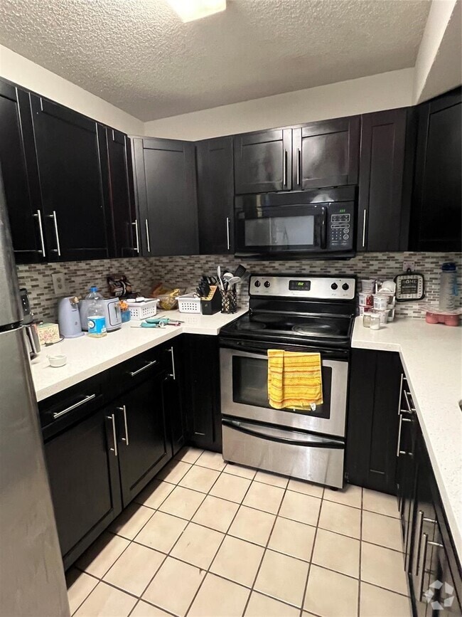 Building Photo - 250 Palm Cir W Unit 303 Rental