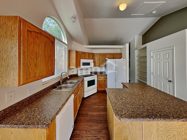 6123 Van Gogh Cir