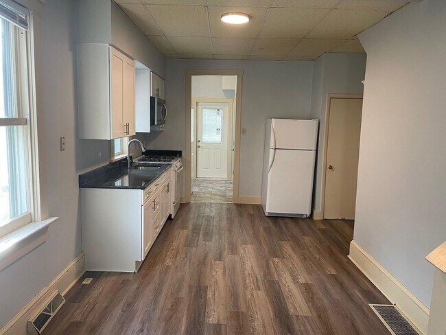 Photo - 146 E Main St