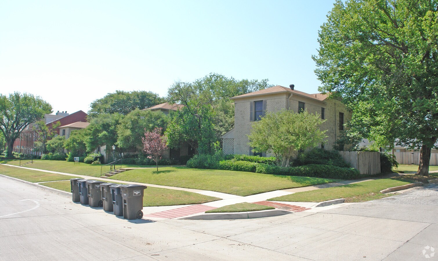 Birchman Apartments - Birchman Apartments