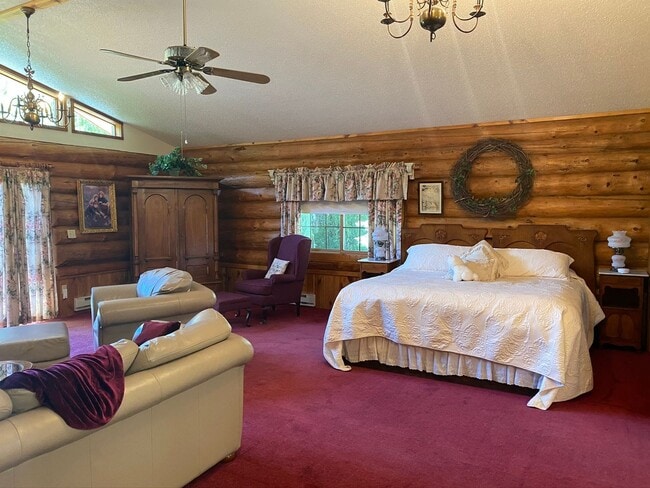 Photo - ONE ROOM | 1 BATH | LOG COUNTRY COTTAGE IN THE HILLS