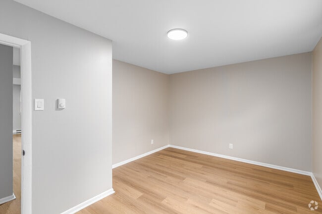 1BR, 1BA - 625SF - Bedroom