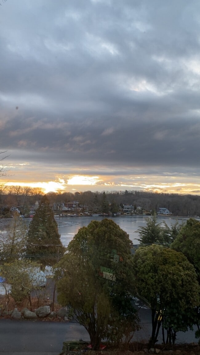 Building Photo - 576 Otterhole Rd