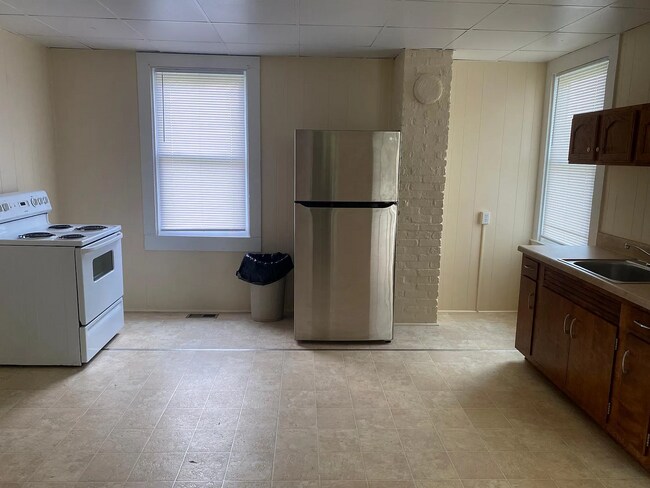 Photo - 108 Riverview St