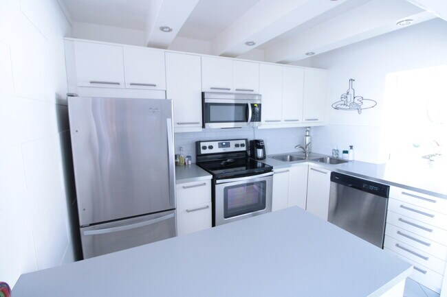 Photo - 465 Paradise Isle Blvd Unidad 305