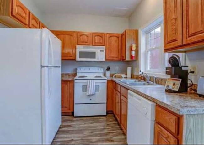 Photo - 14 S Poplar St