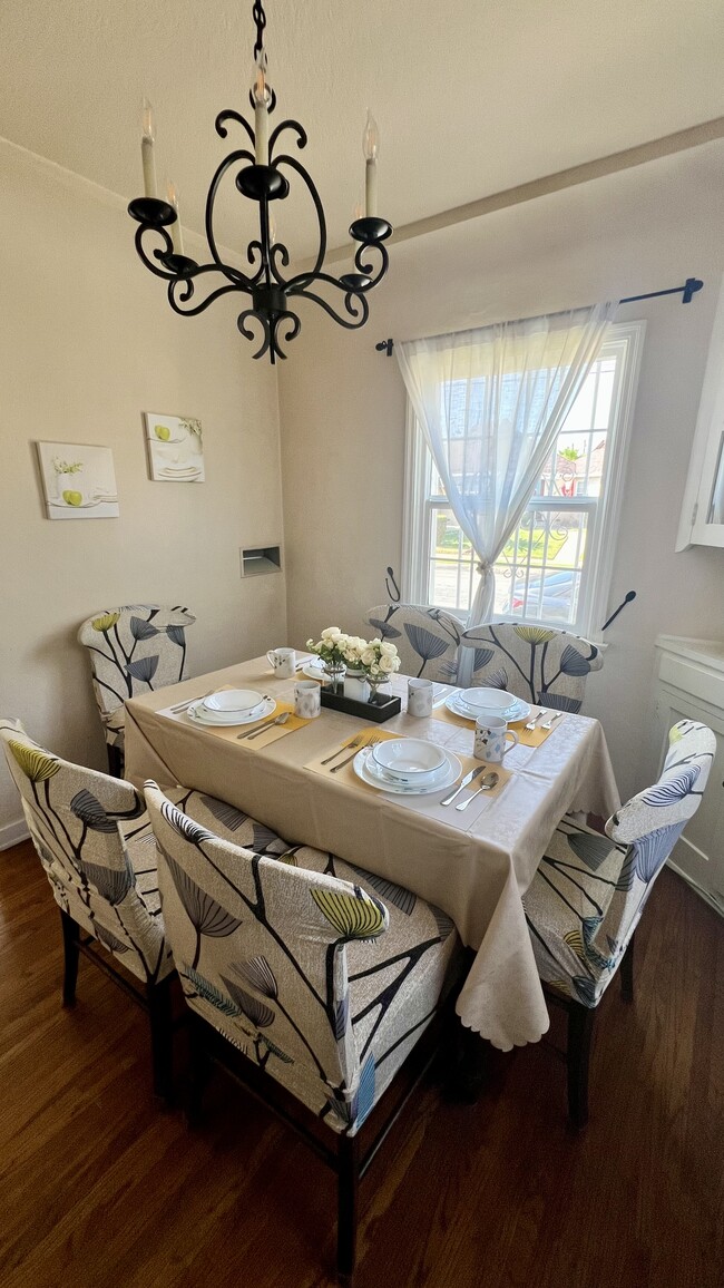 Photo - 212 W McLean St