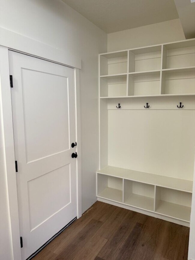 Photo - Beautiful townhome with 2 car garage, Central Air and Master Suite