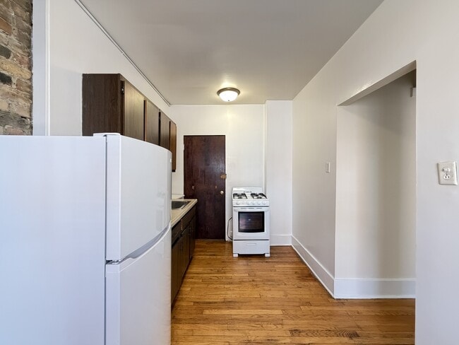 Photo - 934 W Cornelia Ave Unit 2