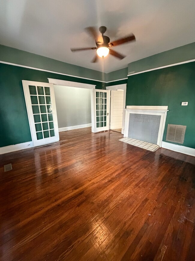 Photo - 956 New St