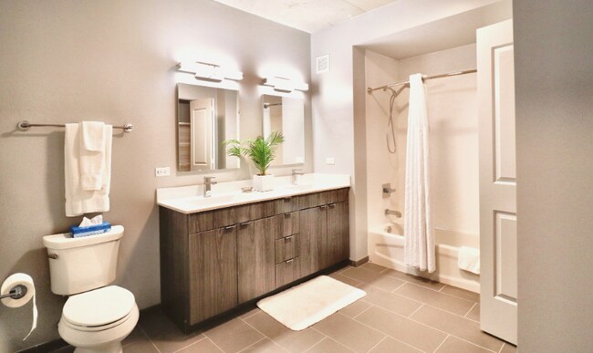 Photo - 1035 W Addison St