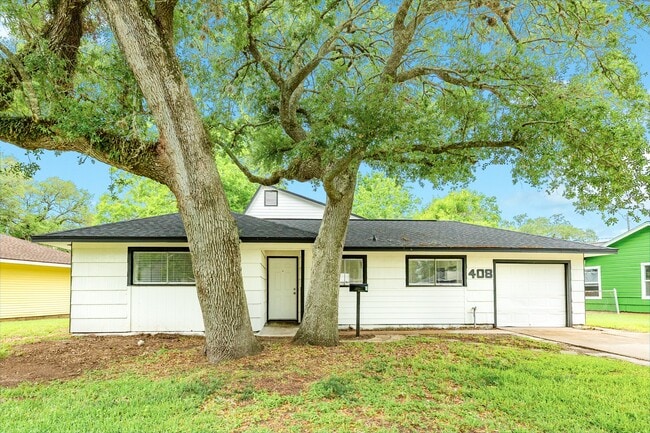 Photo - 408 Gardenia St