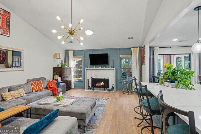 Photo - 8671 Twin Oaks Dr