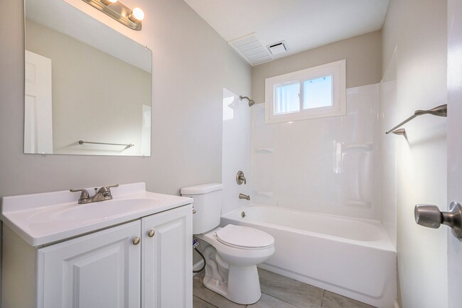 Photo - MOVE-IN SPECIAL Gladstone 2BR/1BA