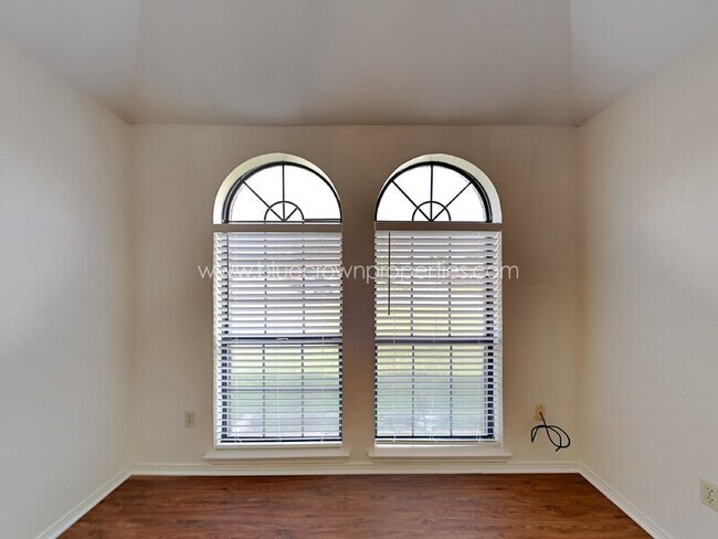 Photo - 10317 Lone Pine Ln