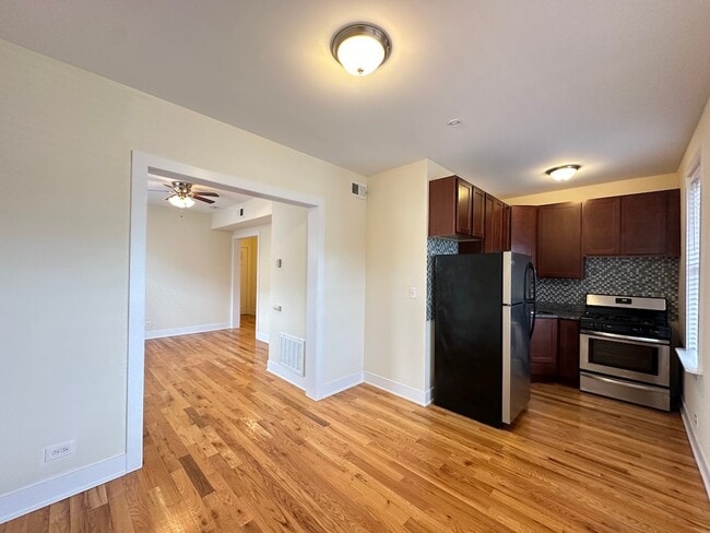 Building Photo - 435 Park Ave Unit J08P