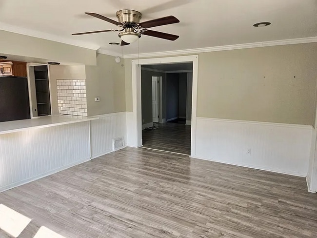 Photo - 634 Tawas St