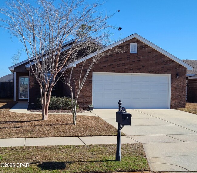 Building Photo - 810 E 24th St