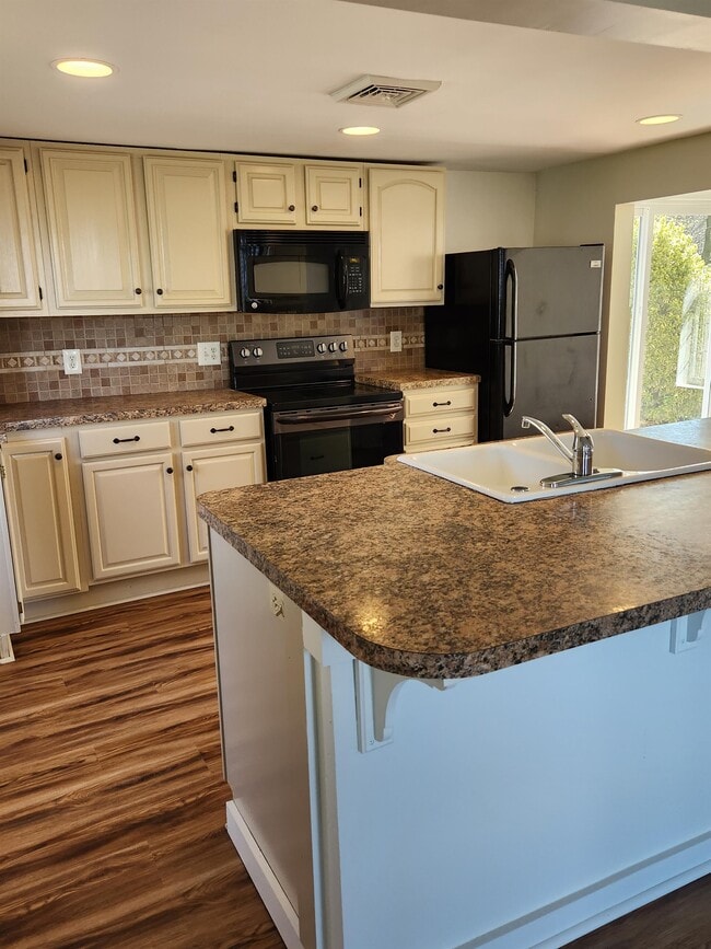 Building Photo - 53 Liberty Ln