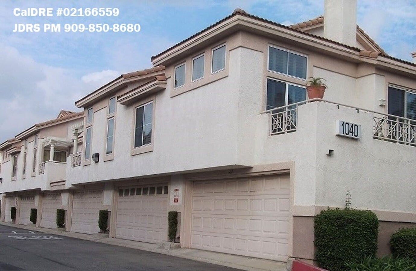 Ontario 3 Bedroom Townhome Available in Oc... - Ontario 3 Bedroom Townhome Available in Oc...