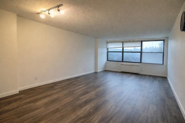 Building Photo - 7002 JFK Blvd E Unit 3F