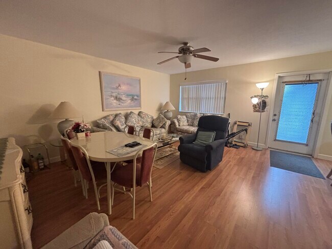 Photo - 596 Saxony M Unit 596