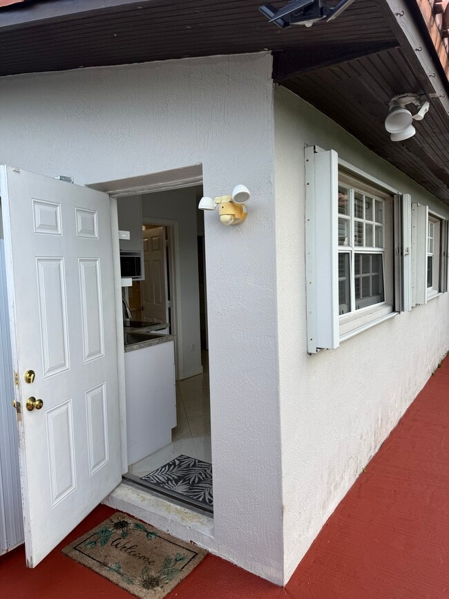 Building Photo - 10340 SW 43rd St Unit 1