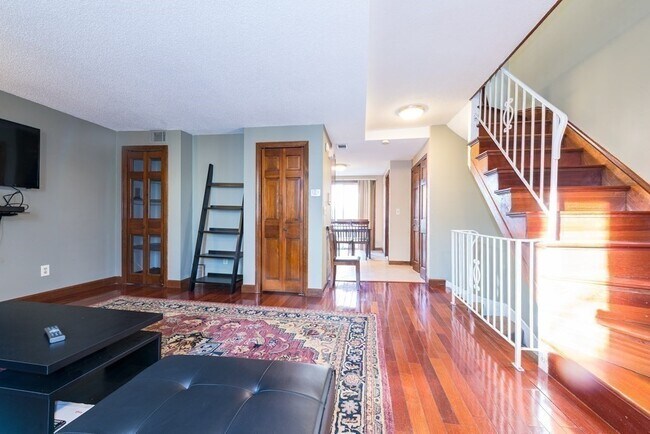 Photo - 474 E 7th St Unit 2