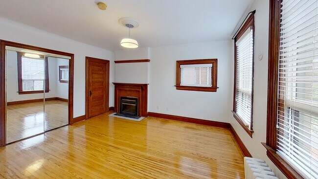 Photo - 157 Spadina Rd Unit 3