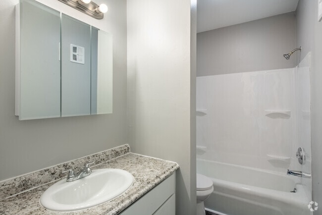 2BR, 1BA - 860SF