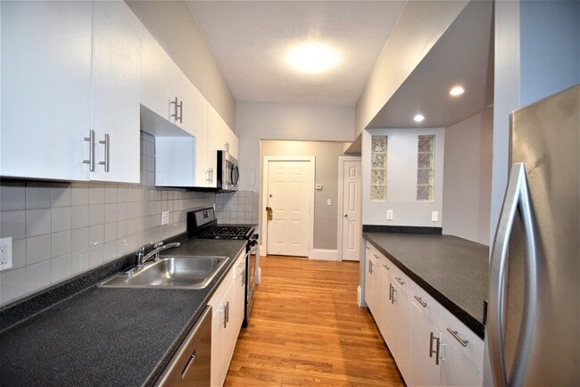 Photo - 83 Glenville Ave Unidad 2